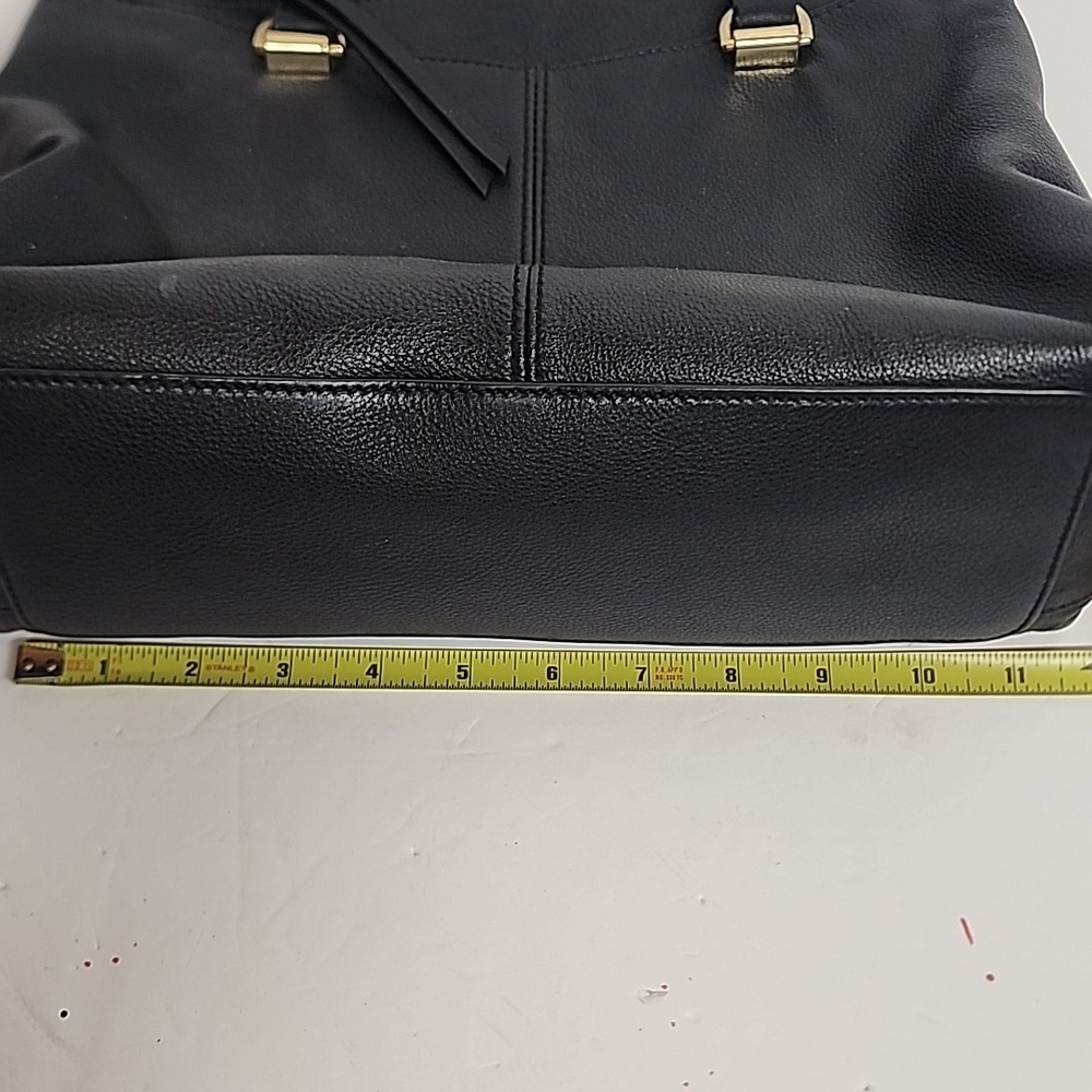 Vince Camuto New York Black Quilted Leather bag gold hardware Classy Minimalist - Picture 5 of 10